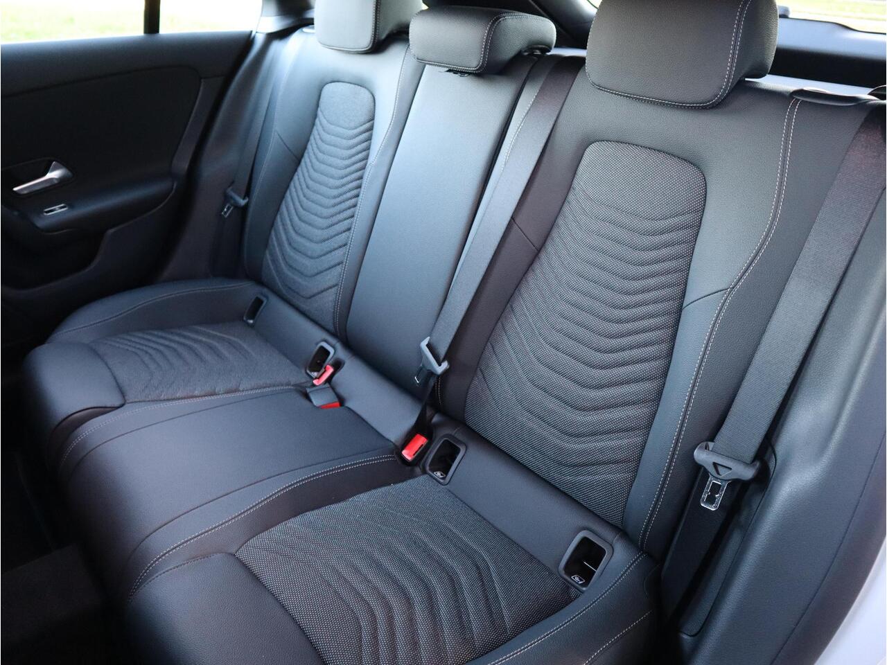 Mercedes-Benz CLA-KLASSE Shooting Brake 180 Star Edition