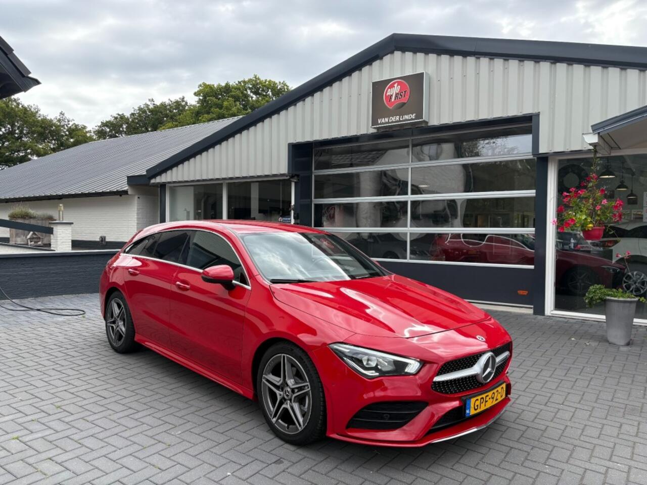 Mercedes-Benz CLA-KLASSE Shooting Brake 180 Premium cruise/airco/lane assist/All-in prijs incl afleverbeurt