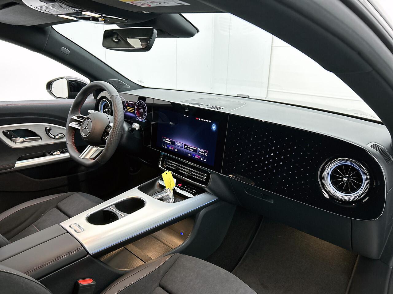 Mercedes-Benz CLA-KLASSE 250+ Launch Edition 85 kWh | Trekhaak | Nightpakket | Warmtepomp | Memorypakket voorstoelen | Antidiefstal pakket URBAN GUARD | Adaptieve Cruisecontrol | SIerdelen aluminium |