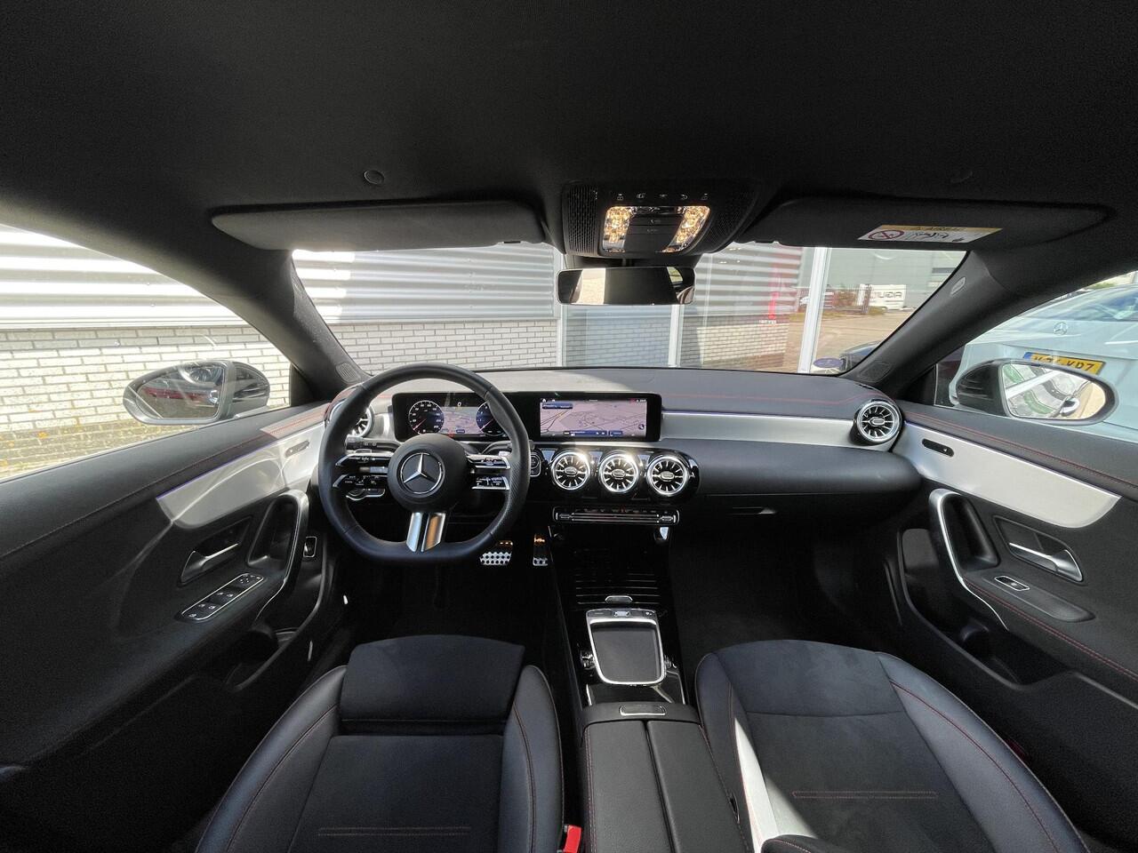 Mercedes-Benz CLA-KLASSE Shooting Brake 180 | AMG | Keyless | Sfeerverlichting