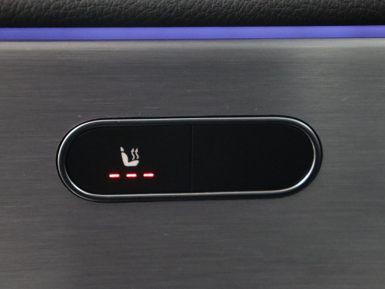 Mercedes-Benz CLA-KLASSE 250e AMG Night | Stoelverwarming | Carplay | Camera | Widescreen | Sfeerverlichting | Leder/Alcantara | Navigatie | Park Assist | Origineel Zwart | PHEV | Plug In