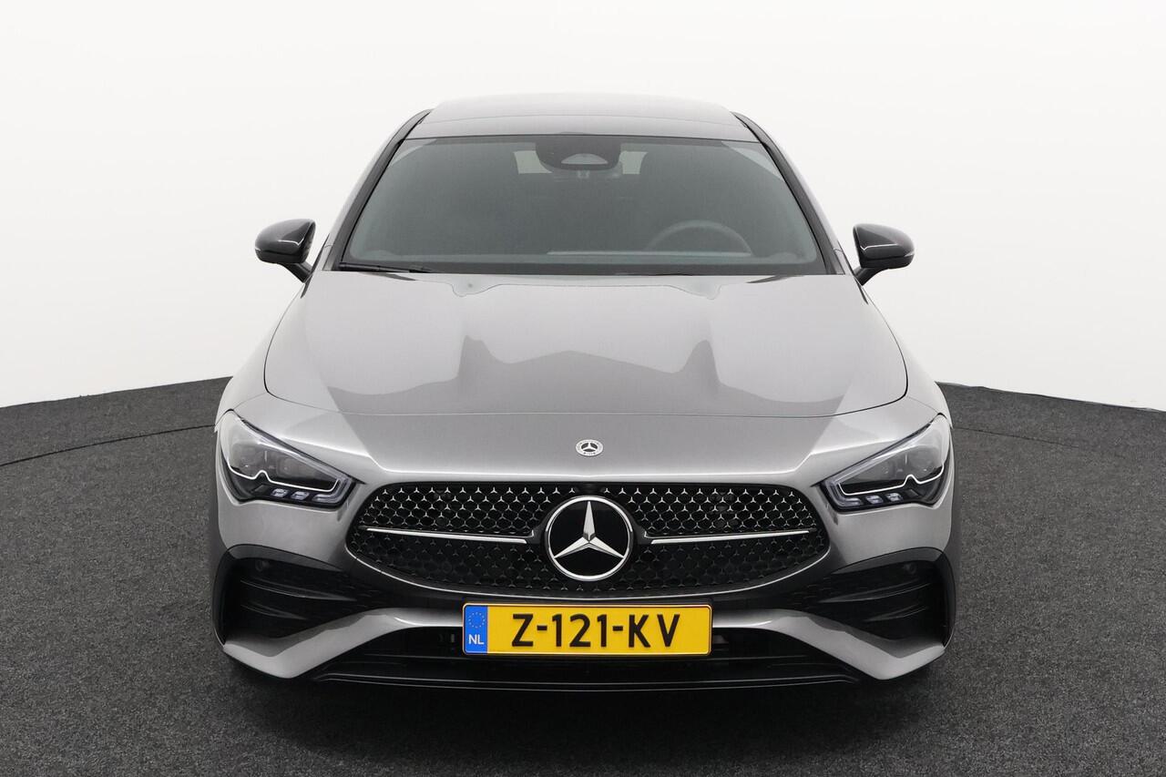Mercedes-Benz CLA-KLASSE 180 AMG Line | Premium Pakket | Night Pakket | Panoramadak | MULTIBEAM LED Koplampen | Dodehoekassistent | Advanced Sound System | Sfeerverlichting |