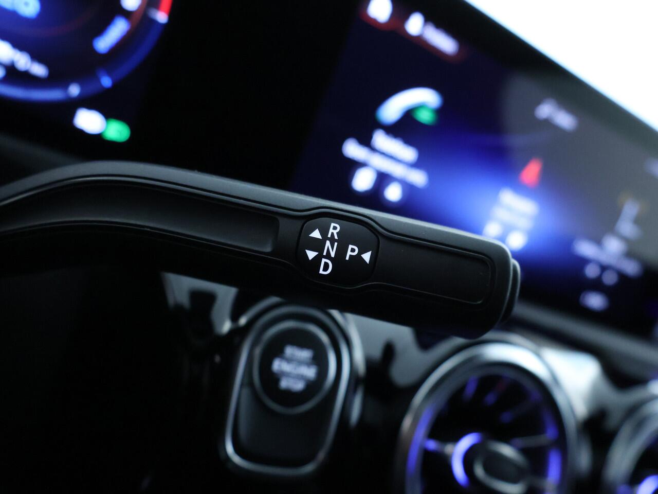 Mercedes-Benz CLA-KLASSE Shooting Brake 250 e Business Solution AMG Nightpakket | Panoramadak | Sfeerverlichting | Keyless Go | Parkeerpakket met Camera | LED | Inclusief 24 maanden Mercedes-Benz Certified garantie voor Europa.