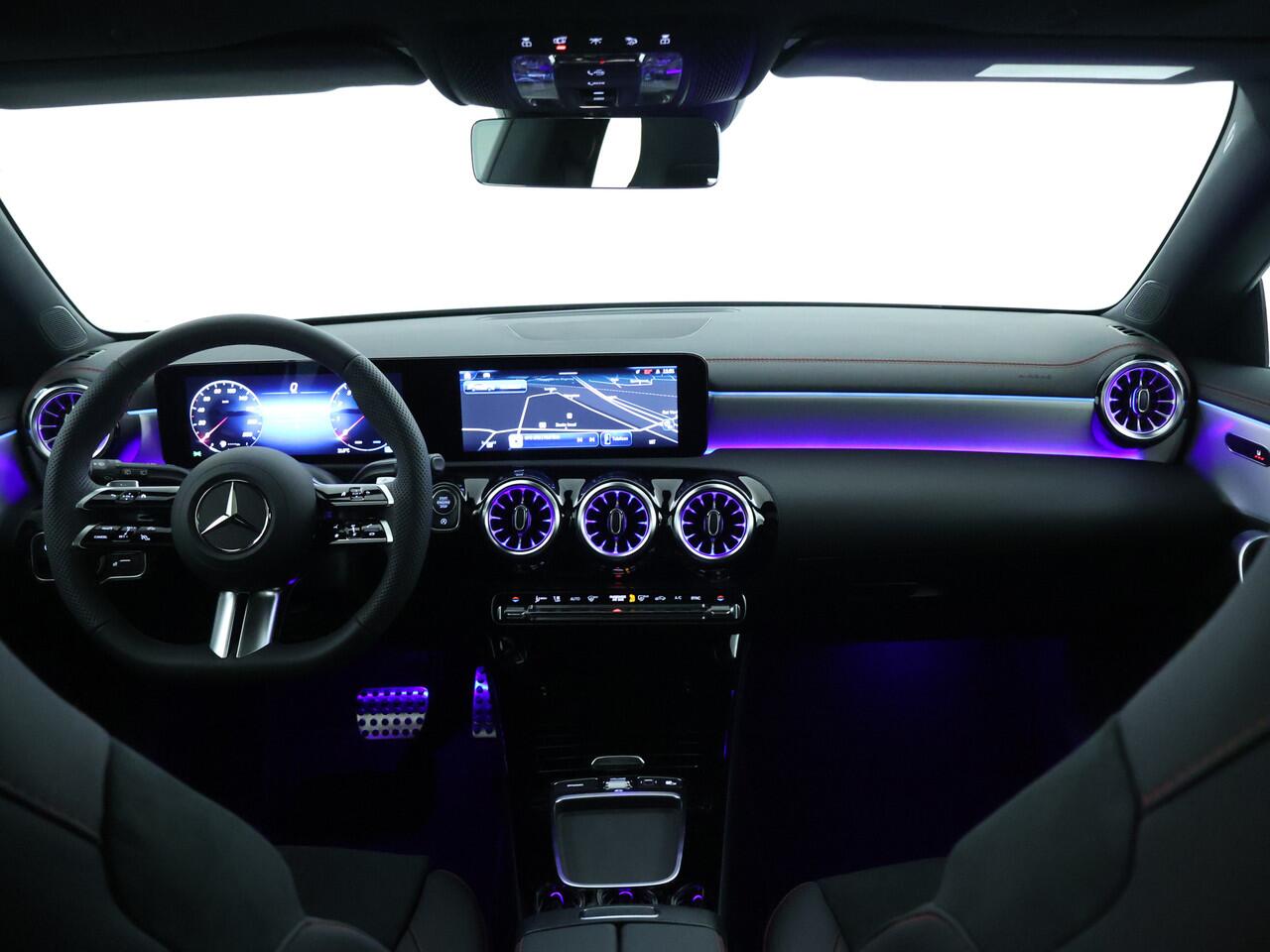 Mercedes-Benz CLA-KLASSE Shooting Brake 180 LIMITED Edition AMG Line | Trekhaak | Nightpakket | Parkeerpakket met achteruitrijcamera | Verwarmde stoelen vooraan | Antidiefstalpakket GUARD 360° Plus | EASY PACK achterklep | KEYLESS-GO |