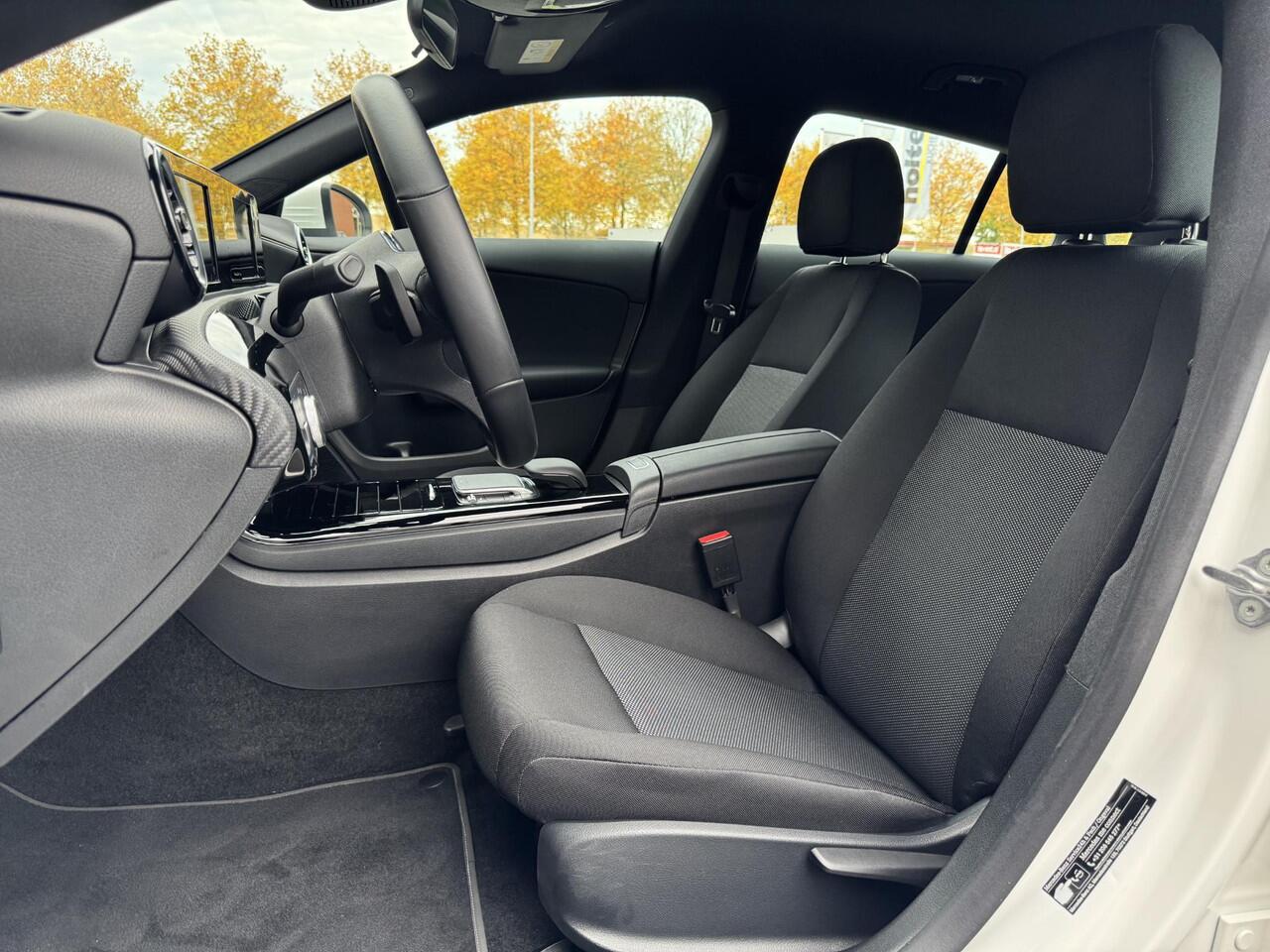 Mercedes-Benz CLA-KLASSE Shooting Brake 180 Automaat, NL-Auto!