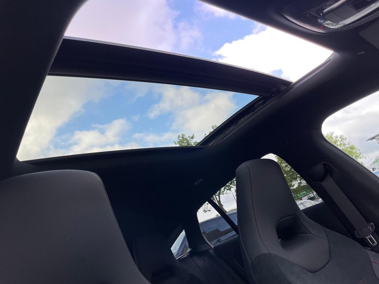 Mercedes-Benz CLA-KLASSE Shooting Brake 250 e AMG Line | Premium Pakket | Night Pakket | Panoramadak | MULTIBEAM LED Koplampen | Dodehoekassistent | Advanced Sound System | Sfeerverlichting