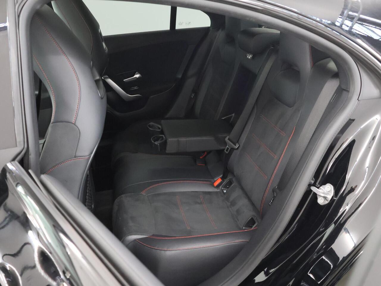 Mercedes-Benz CLA-KLASSE 250e Business Solution AMG Limited | Night | Panoramadak | Keyless | Stoelverwarming | Memory | Sfeerverlichting |