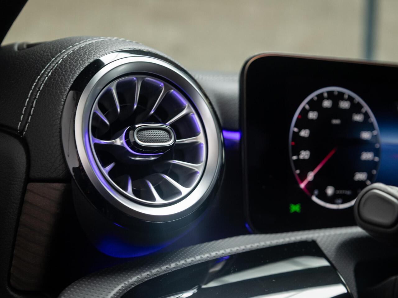 Mercedes-Benz CLA-KLASSE Shooting Brake 250 e Star Edition AMG Line Premium PLUS | Panorama dak | Trekhaak