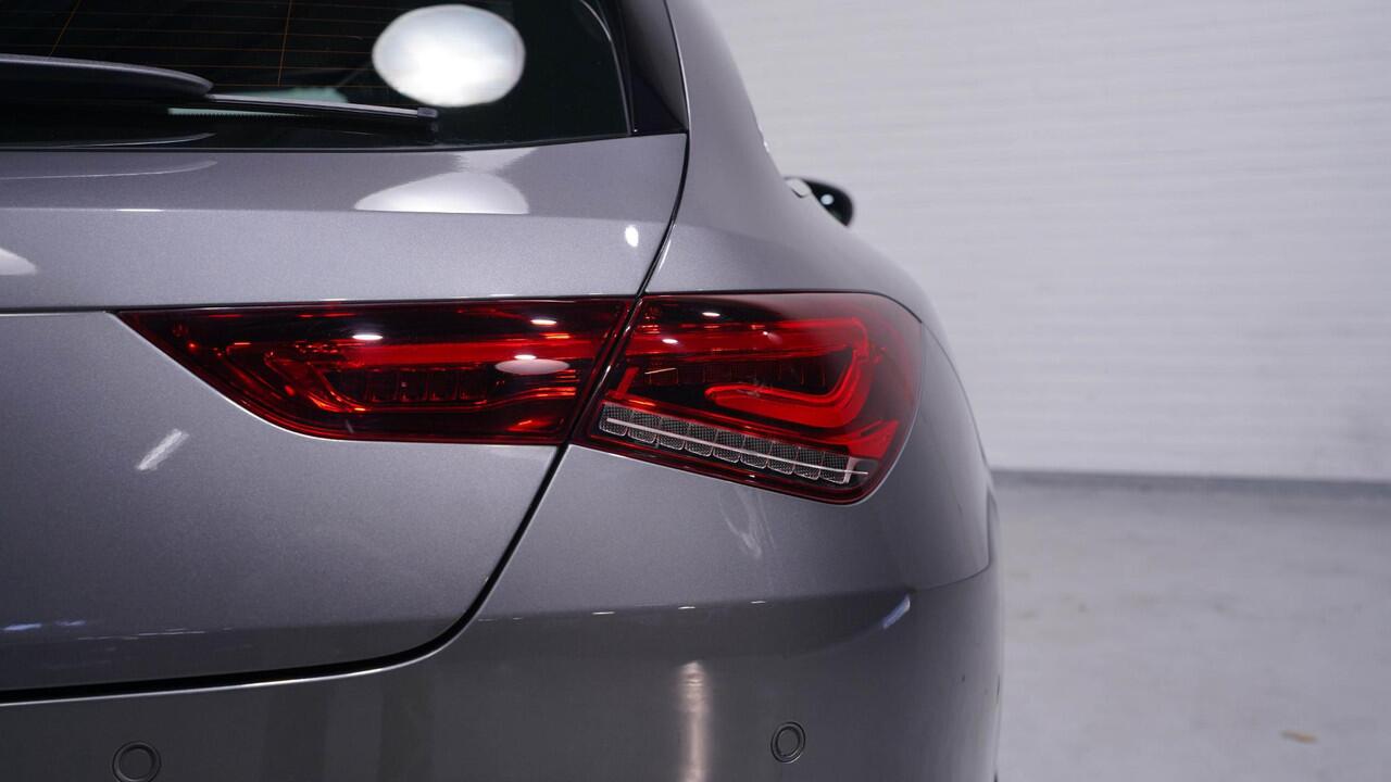 Mercedes-Benz CLA-KLASSE Shooting Brake 180 Business Solution Luxury 1e Eig. NAP Camera Leder Comfortstoelen Stoelverwarming Rijklaar!