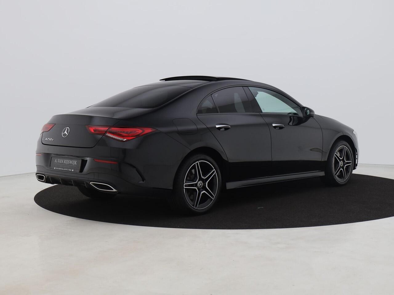 Mercedes-Benz CLA-KLASSE 250 e AMG Line | PANO | 360° | ADAPTIVE | KEYLESS | HUD | SFEERVERLICHTING | STOELVERW. | TREKHAAK