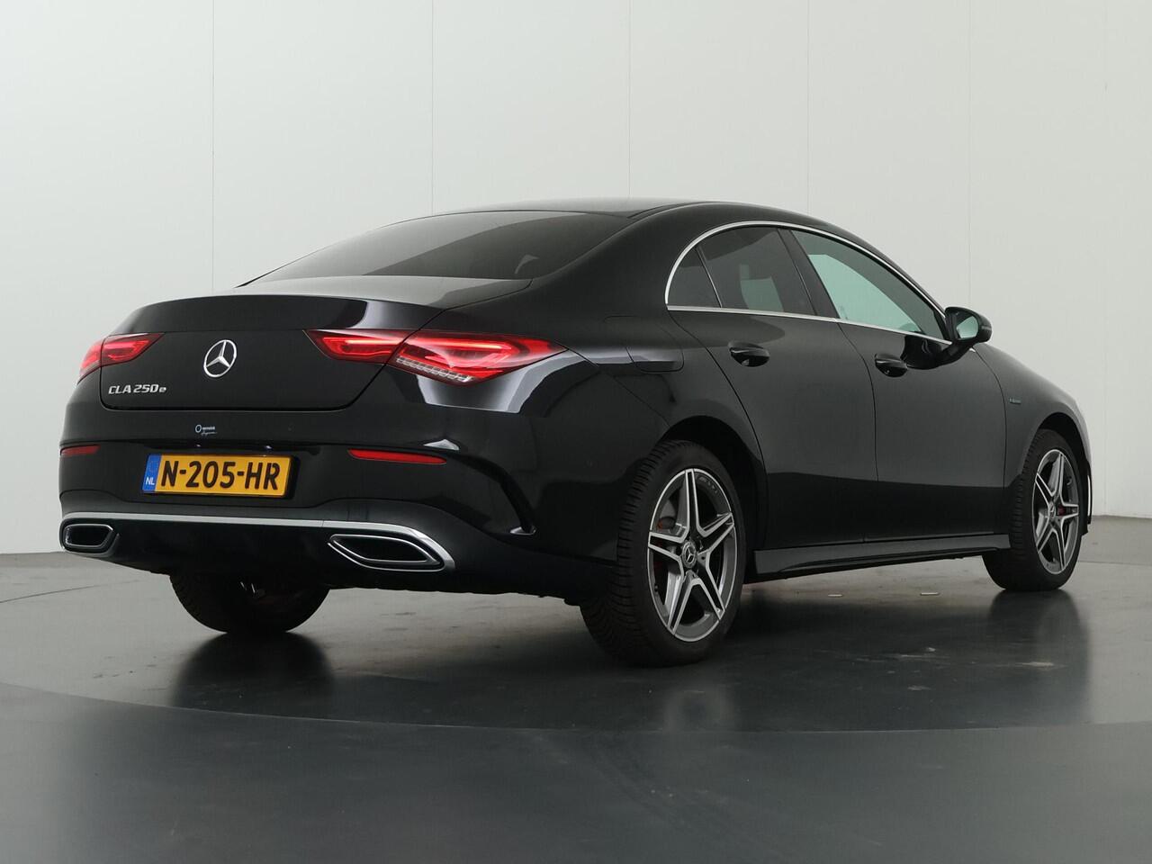 Mercedes-Benz CLA-KLASSE 250 e Business Solution AMG Limited | AMG | Apple carplay | Stoelverwarming |