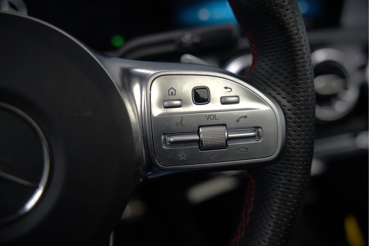 Mercedes-Benz CLA-KLASSE 200 Business Solution AMG | Panoramadak | Stoelverwarming | Keyless | Memory Seats | Cruise Control | Ambiance verlichting | Camera | Parkeersensoren |