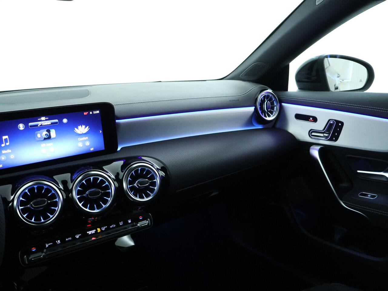 Mercedes-Benz CLA-KLASSE Shooting Brake 250 e Business Solution AMG | Trekhaak | AMG Line Plus pakket | Nightpakket | Parkeerpakket met 360°-camera | Antidiefstalpakket GUARD 360° Plus | EASY PACK achterklep | KEYLESS-GO |