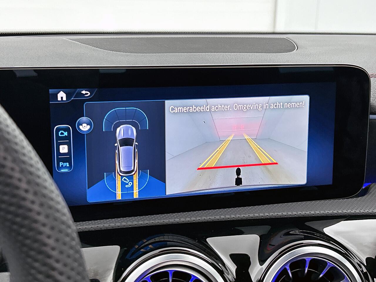 Mercedes-Benz CLA-KLASSE Shooting Brake 250 e AMG Plug-In Hybride | AMG Line | Panoramadak | Trekhaak | Sfeerverlichting | Dodehoek Assist | Stuur en Stoelverwaming. Inclusief 24 maanden MB Certified garantie voor Europa.