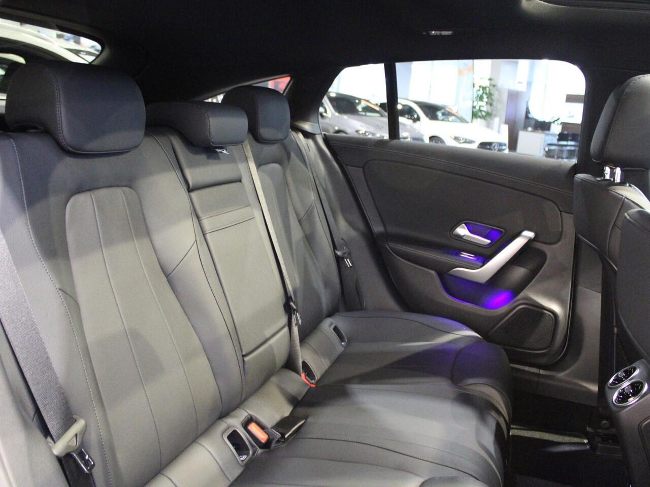 Mercedes-Benz CLA-KLASSE Shooting Brake 200 Luxury Line Panorama dak