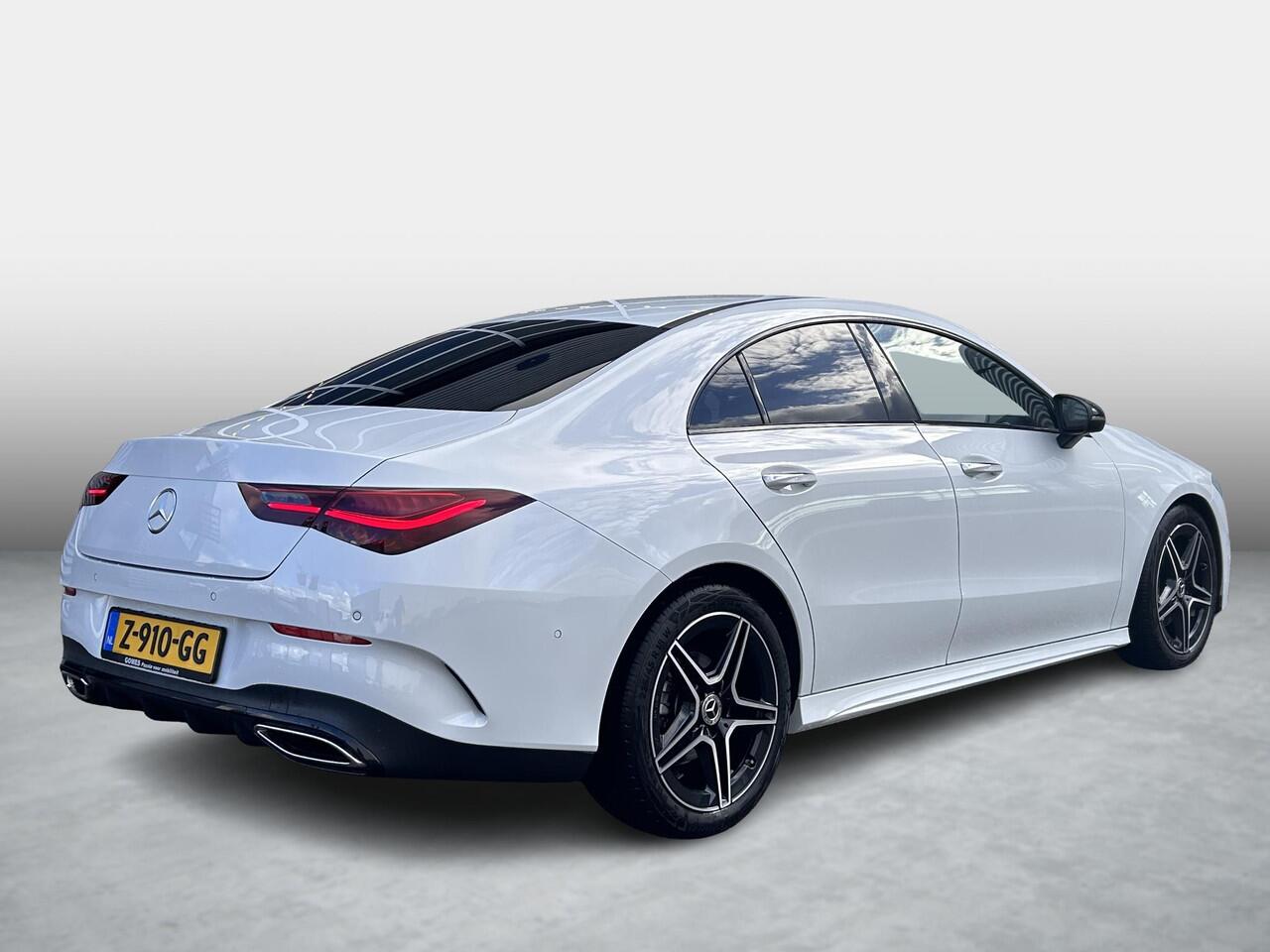 Mercedes-Benz CLA-KLASSE 180 AMG Line | Night Pakket | Burmester Surround Sound | Dodehoekassistent | MULTIBEAM LED Koplampen | Sfeerverlichting | Stoelverwarming | Achteruitrijcamera | Elektrisch Inklapbare Buitenspiegels