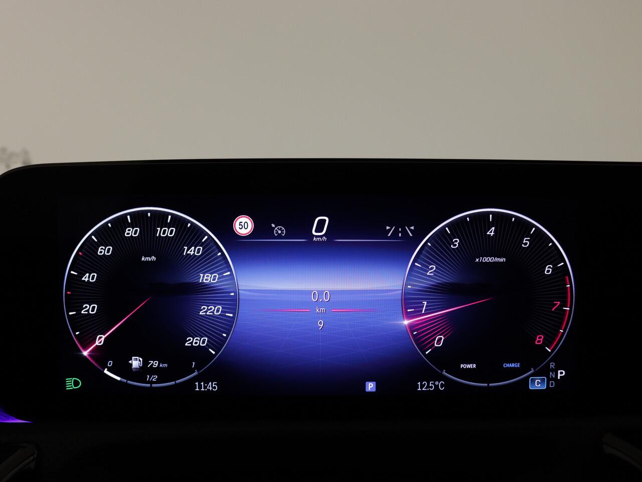 Mercedes-Benz CLA-KLASSE Shooting Brake 180 Star Edition Luxury Line | Trekhaak | Donkergetint glas achter | Verwarmde stoelen vooraan | Parkeerpakket met achteruitrijcamera | KEYLESS GO-comfortpakket | Draadloos oplaadsysteem voor smartphone |