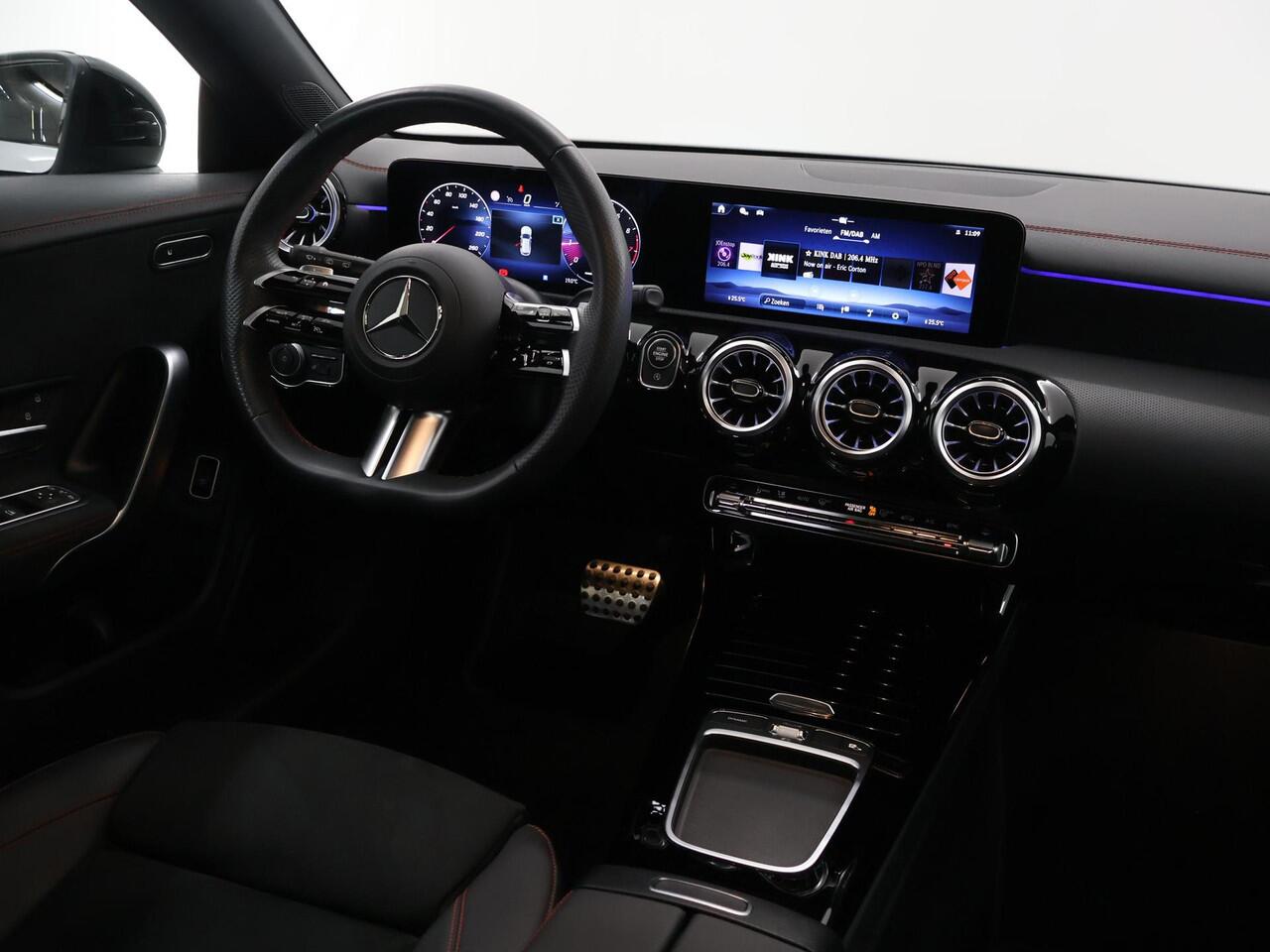 Mercedes-Benz CLA-KLASSE Shooting Brake 180 Star Edition AMG Line LIMITED | Panoramaschuifdak | Night | Achteruitrijcamera