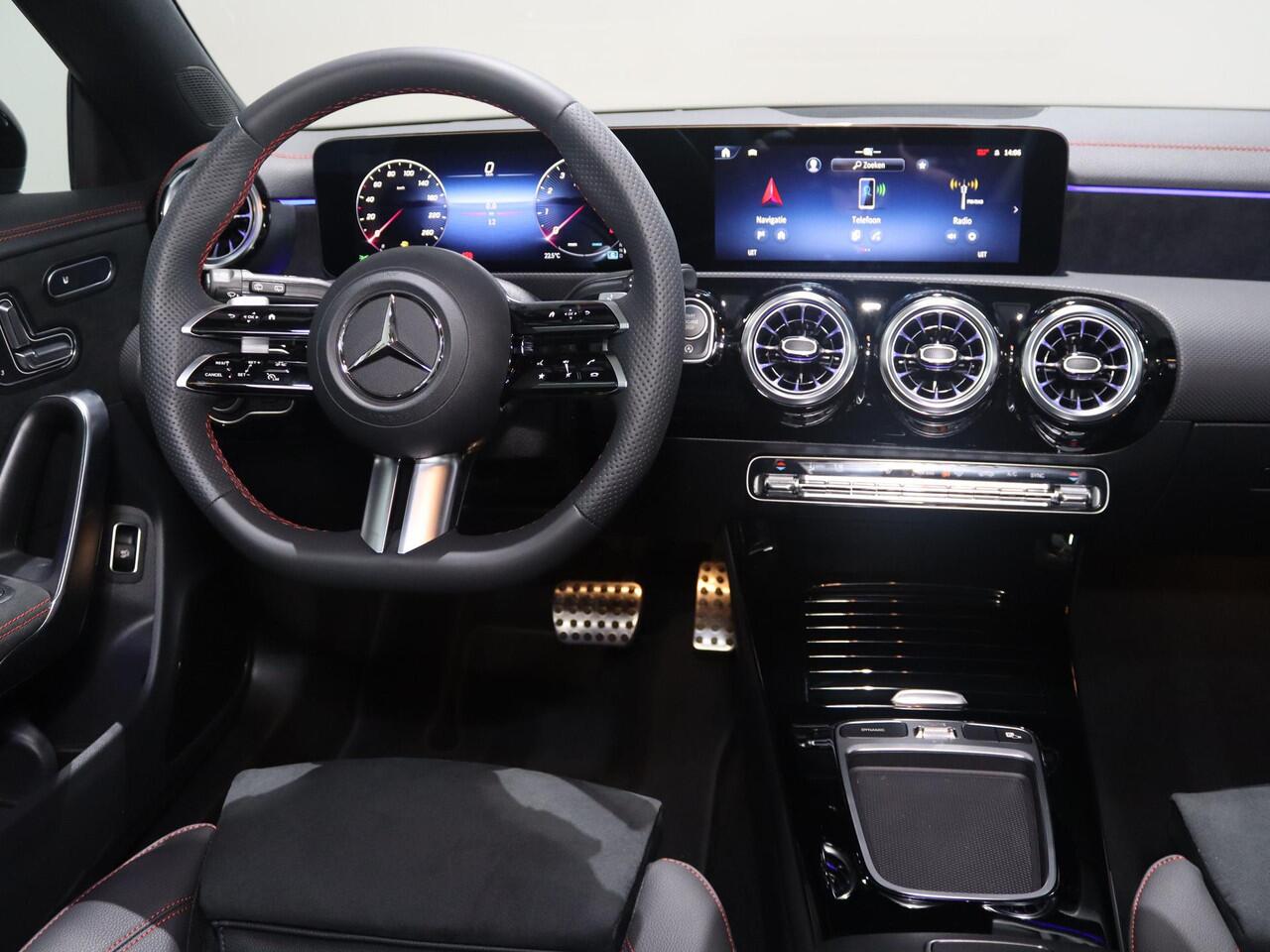 Mercedes-Benz CLA-KLASSE Shooting Brake 180 Star Edition AMG Line LIMITED | Panoramadak | Elekt. inklapbare trekhaak | Nightpakket | Head-up display | Premium plus |