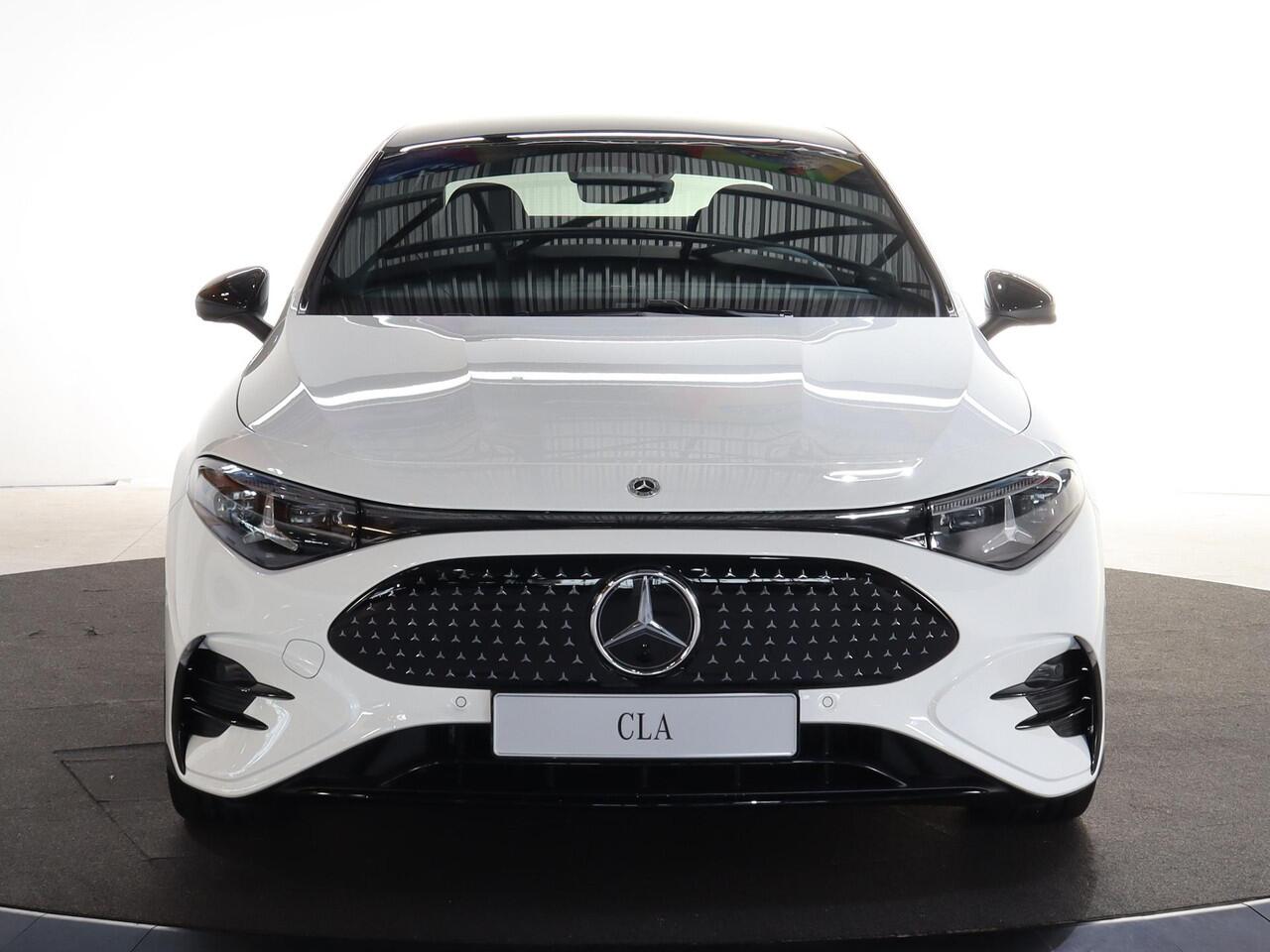 Mercedes-Benz CLA-KLASSE 250+ Launch Edition 85 kWh | Night | Panoramadak | DISTRONIC | Achteruitrijcamera | Dodehoekassistent | Trekhaak |