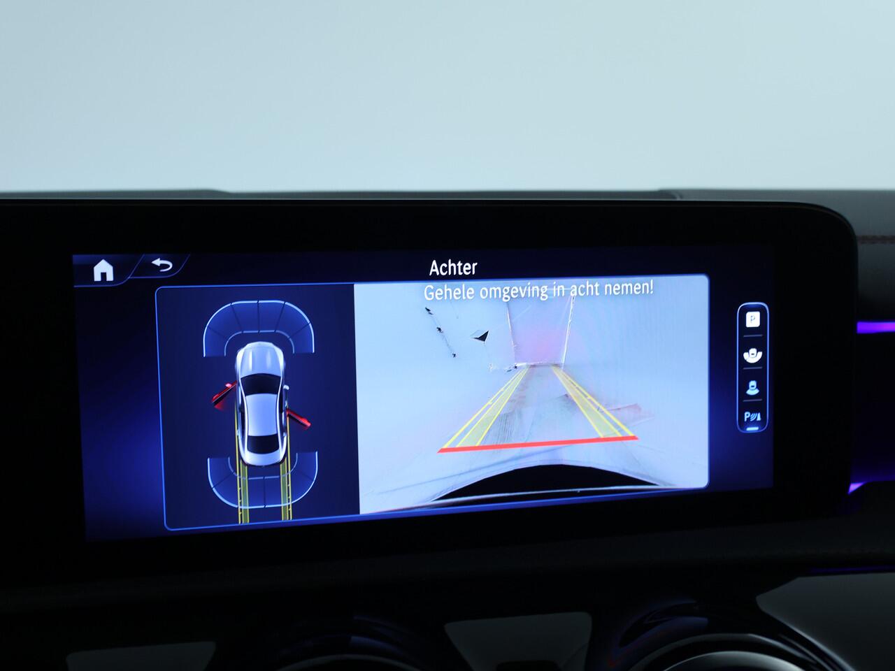 Mercedes-Benz CLA-KLASSE 250 e Star Edition AMG Line | Keyless GO | Sfeerverlichting | Dode Hoek Ass | Stoelverwarming | Parkeerpakket met Camera | Car Play | Inclusief 24 maanden Mercedes-Benz Certified garantie voor Europa.