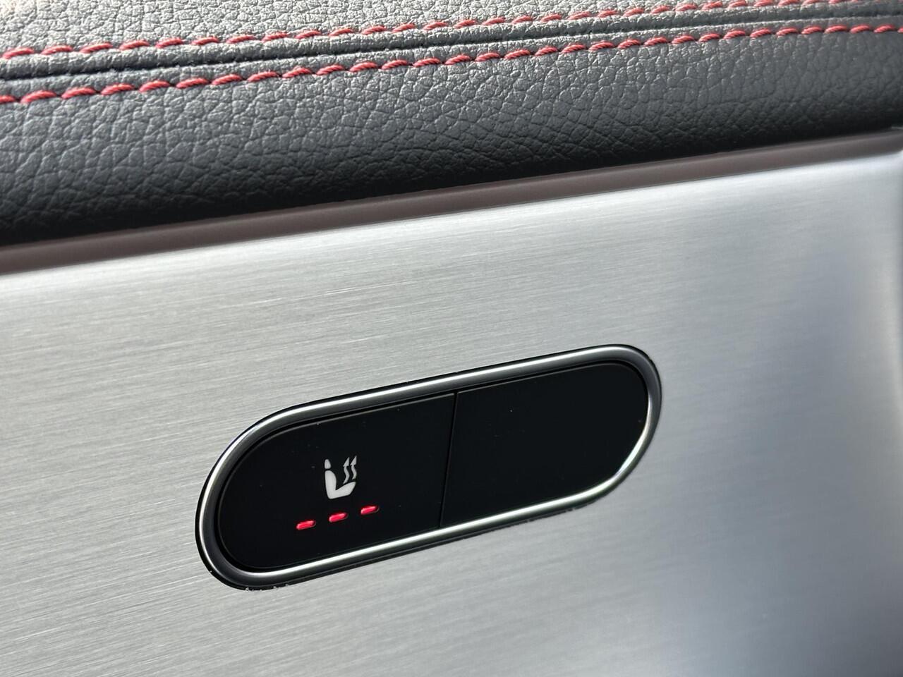 Mercedes-Benz CLA-KLASSE Shooting Brake 180 AMG Line | Nightpakket | Panoramadak | Achteruitrijcamera | Stoelverwarming | Dodehoekassistent | Sfeerverlichting