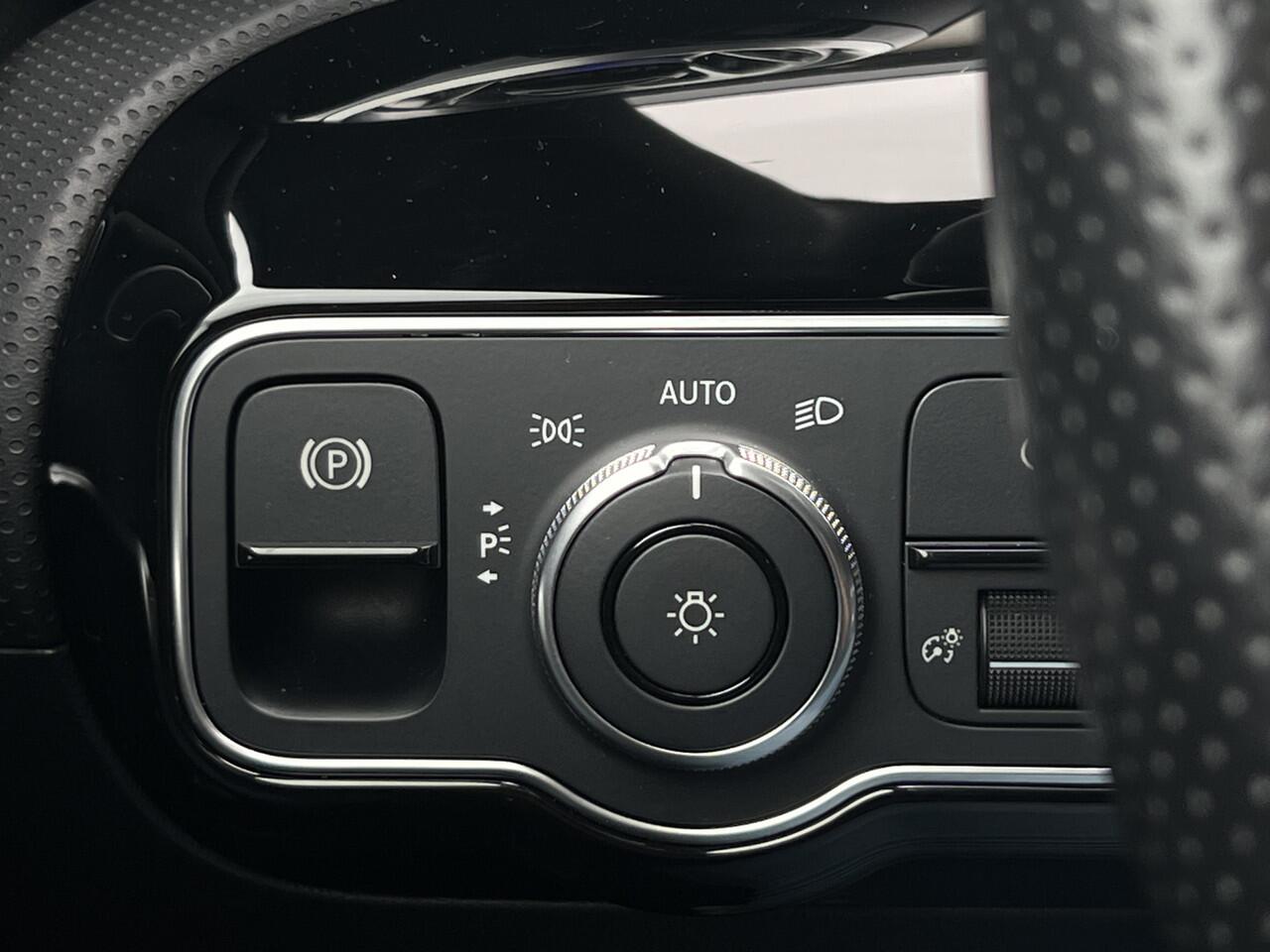 Mercedes-Benz CLA-KLASSE Shooting Brake 180 AMG | Night | Sfeerverlichting | Pano | Camera