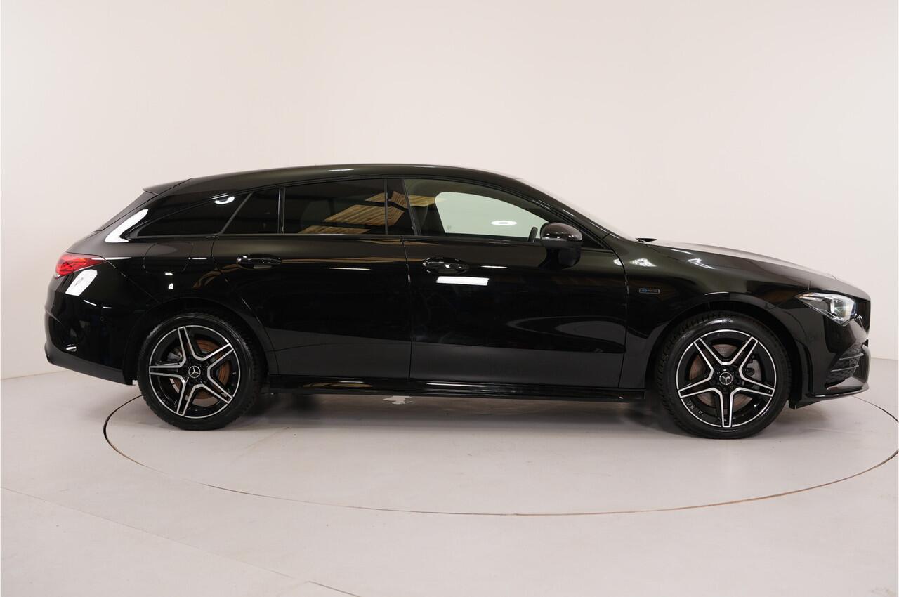 Mercedes-Benz CLA-KLASSE Shooting Brake 250 e AMG Night PHEV 218 pk | Pano | Memory | Keyless | El. achterklep |