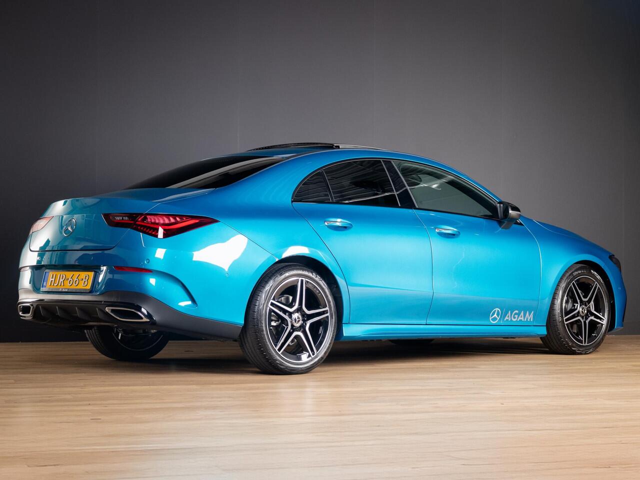 Mercedes-Benz CLA-KLASSE Coupé 180 AMG Line Premium | Panorama dak