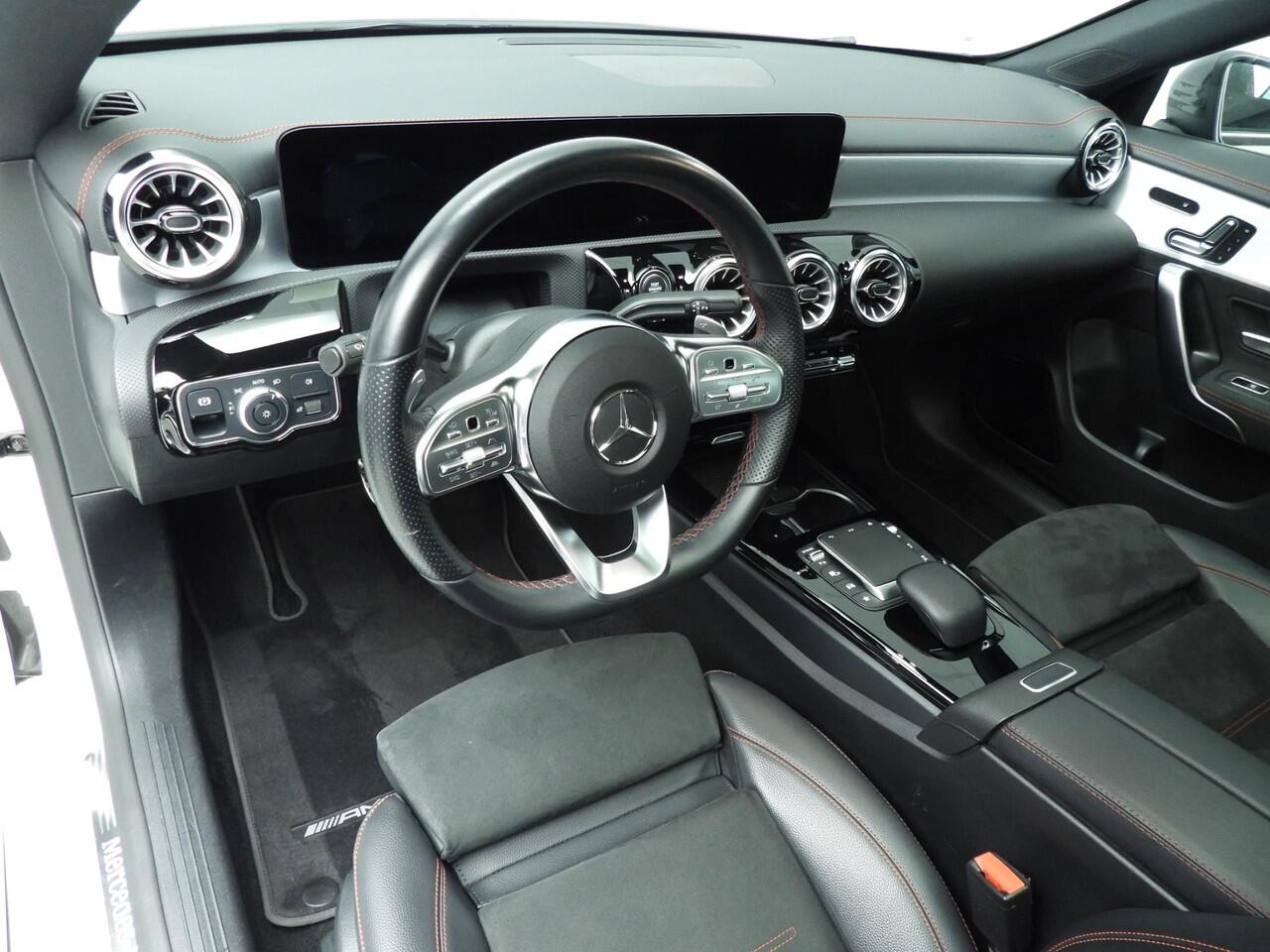 Mercedes-Benz CLA-KLASSE Shooting Brake 200 Business Solution AMG | Pano | 19" | Camera | Panamericana-grille