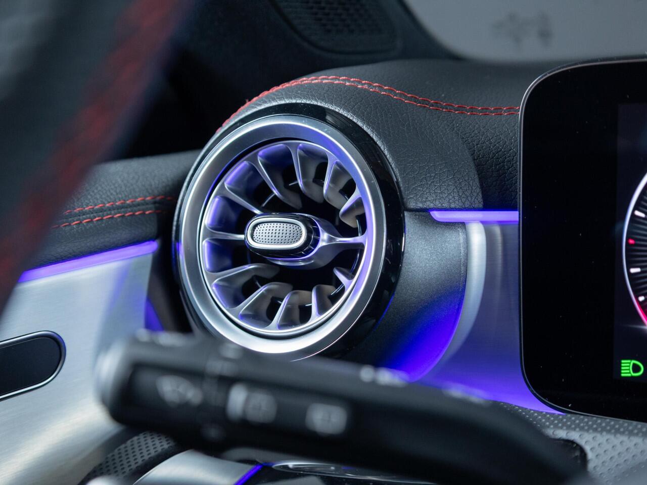 Mercedes-Benz CLA-KLASSE Shooting Brake 180 Star Edition AMG LIMITED Panorama dak