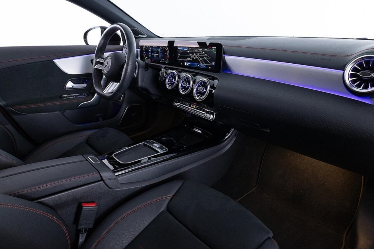 Mercedes-Benz CLA-KLASSE 250 Shooting Brake e AMG Line | PANORAMADAK | LED | SFEER ? 1e Eigenaar