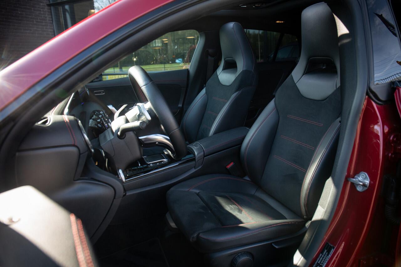 Mercedes-Benz CLA-KLASSE Shooting Brake 250 e AMG Line , Panorama dak, Camera, Sfeerverlichting,