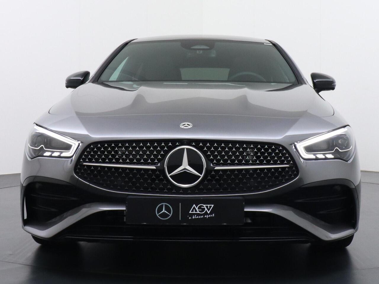 Mercedes-Benz CLA-KLASSE Shooting Brake 180 Business Solution AMG | Panorama - Schuifdak | Distronic Cruise Control | Memorystoelen | Head-Up Display | 360° Camera | Apple Carplay & Android Auto | Nightpakket