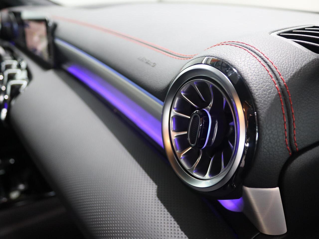 Mercedes-Benz CLA-KLASSE Shooting Brake 250e Business Solution AMG | Nightpakket | Panoramaschuifdak | Achteruitrijcamera | 19 Inch AMG-velgen |