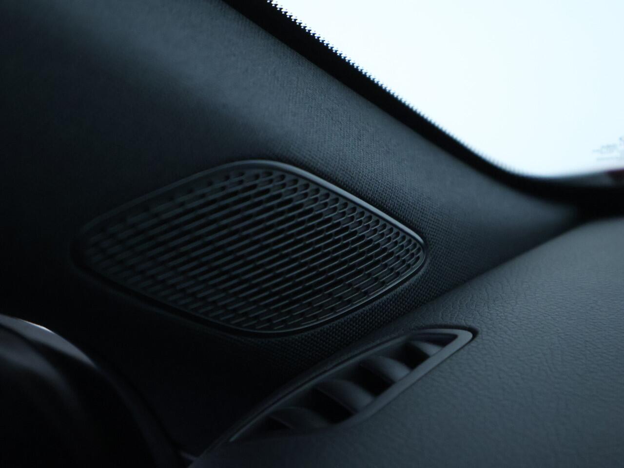 Mercedes-Benz CLA-KLASSE Shooting Brake 250 e AMG Plug-In Hybride | AMG Line | NIght Pakket | Panoramadak | Trekhaak | Multi beam Koplampen | 11kW Laden | Stuur en Stoelverwarming. Inclusief 24 maanden MB Certified garantie voor Europa.