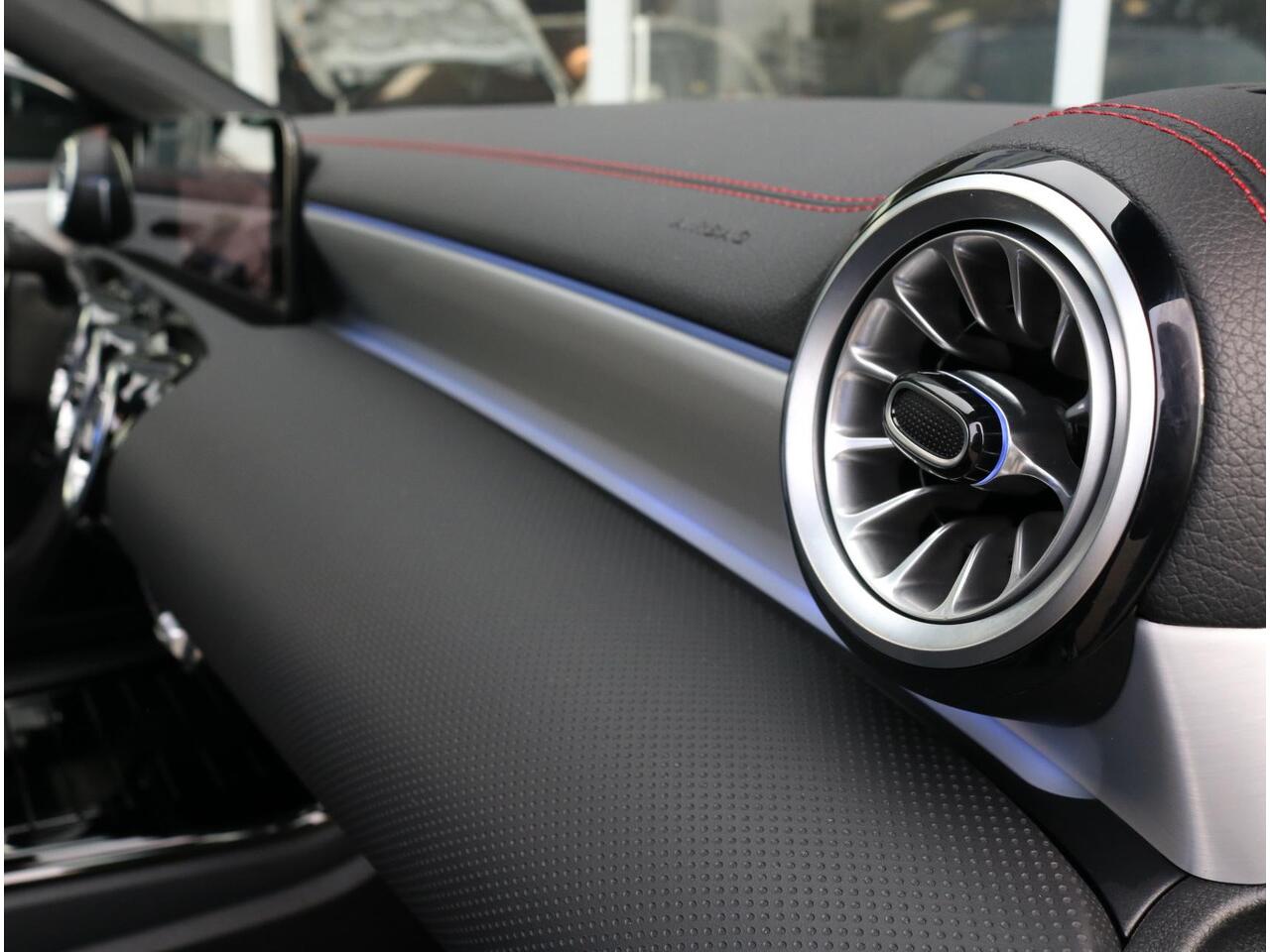 Mercedes-Benz CLA-KLASSE 250 e AMG Line | Panoramadak | Sfeerverlichting