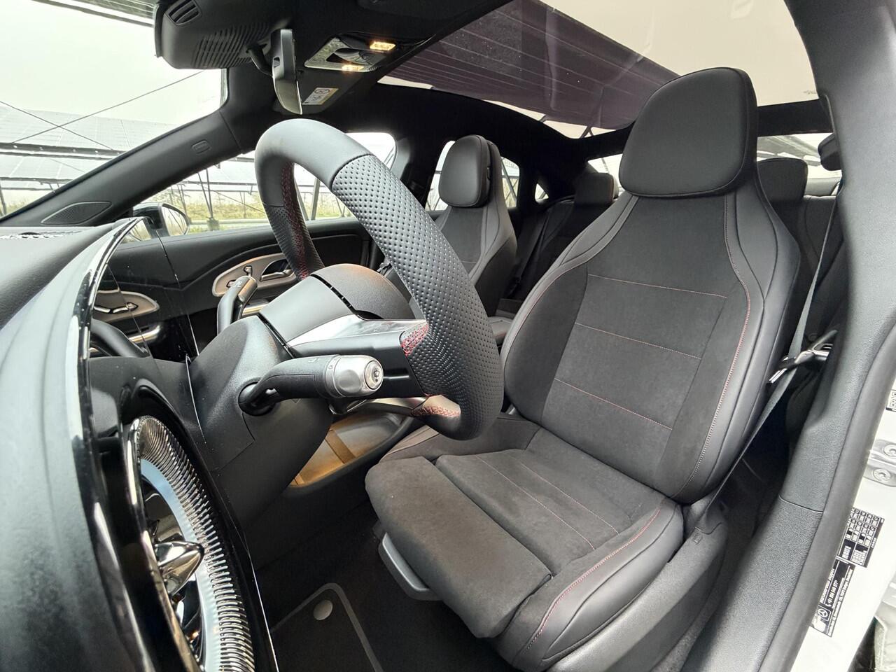 Mercedes-Benz CLA-KLASSE 250+ Launch Edition 85 kWh | Night | Panoramadak | Stoelverwarming | DISTRONIC | Achteruitrijcamera | Dodehoekassistent | Trekhaak |