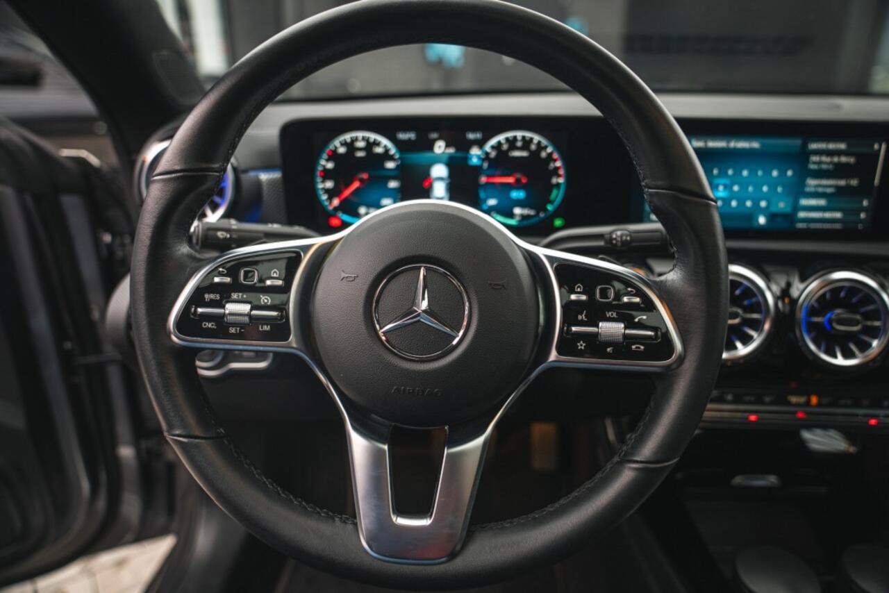 Mercedes-Benz CLA-KLASSE CLA 250 E PANO LAGE KM STAND