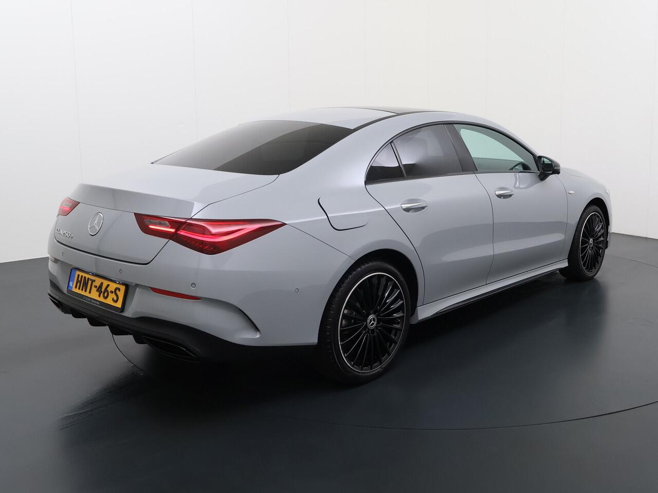 Mercedes-Benz CLA-KLASSE 250 e AMG line | Alpinegrijs Pano HUD Memory 360 Camera