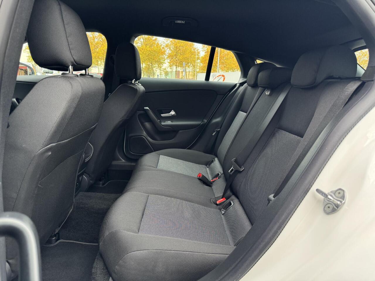 Mercedes-Benz CLA-KLASSE Shooting Brake 180 Automaat, NL-Auto!