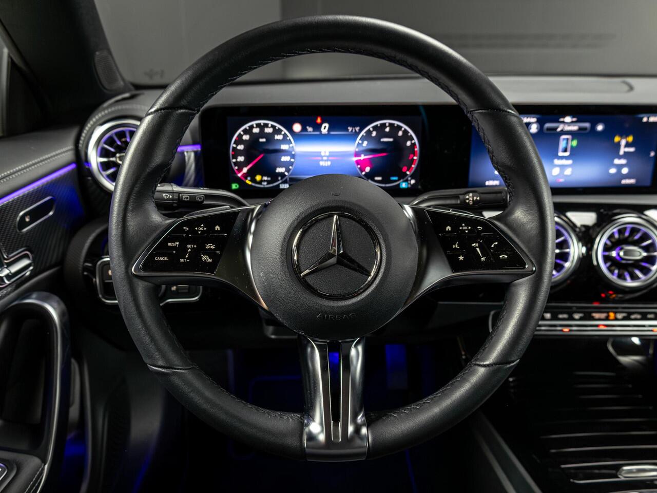 Mercedes-Benz CLA-KLASSE Shooting Brake 200 Luxury Line Panorama dak | Trekhaak