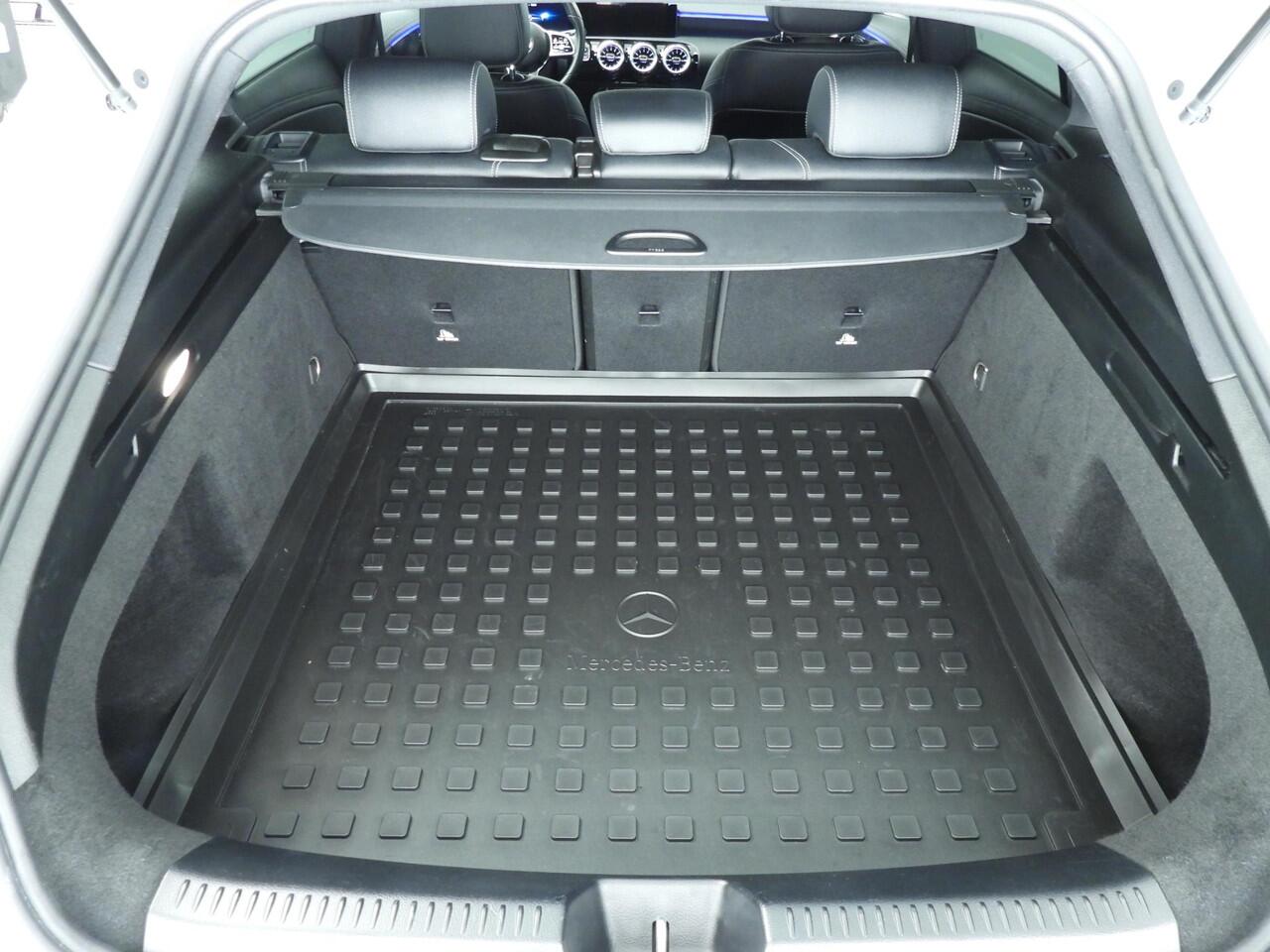 Mercedes-Benz CLA-KLASSE Shooting Brake 180 Luxury Line | 18" | Camera