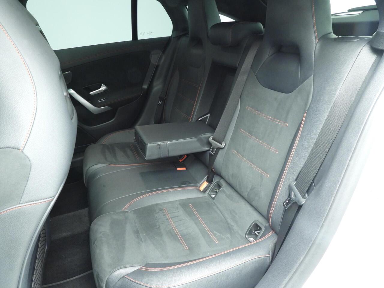 Mercedes-Benz CLA-KLASSE Shooting Brake 200 Business Solution AMG | Pano | 19" | Camera | Panamericana-grille