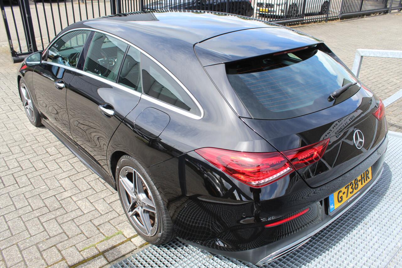 Mercedes-Benz CLA-KLASSE Shooting Brake 180 AMG Orig. Ned./Automaat/Apple carplay/Sfeerverlichting/Airco/Navigatie/Cruise control/Wide digital screen/Elektrische achterklep/Stoelverwarming/Keyless entry+start/Spiegels inklapbaar/Achteruitrijcamera/Lichtmetalen velgen
