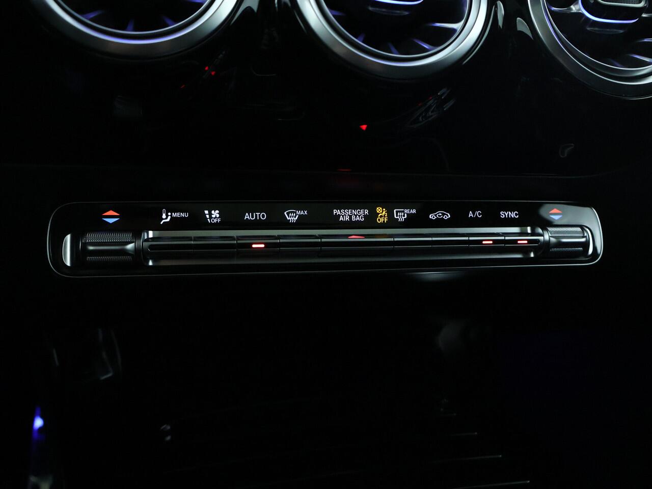 Mercedes-Benz CLA-KLASSE Shooting Brake 180 AMG Line LIMITED | Nightpakket | Parkeerpakket met achteruitrijcamera | KEYLESS GO | Dodehoekassistent | USB pakket plus | EASY PACK achterklep | MULTIBEAM LED | Verwarmde stoelen vooraan |