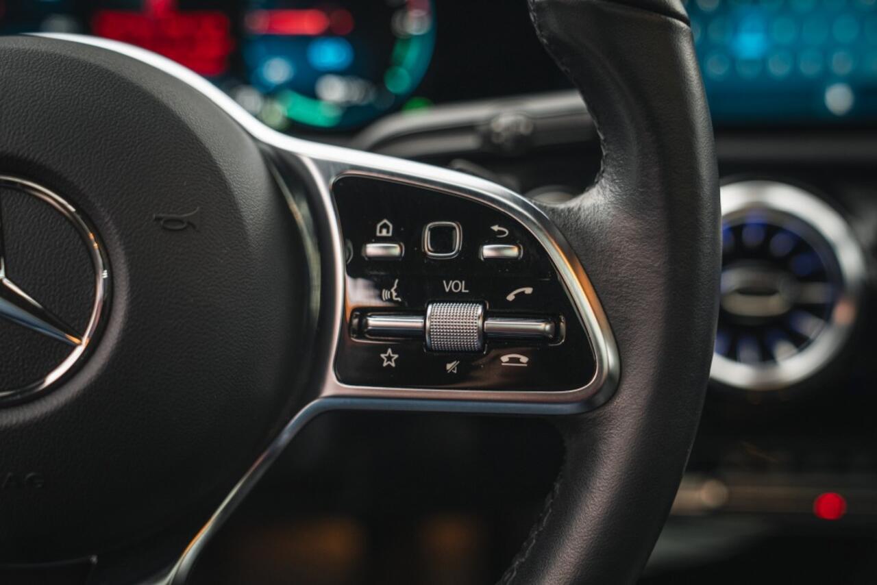 Mercedes-Benz CLA-KLASSE CLA 250 E PANO LAGE KM STAND