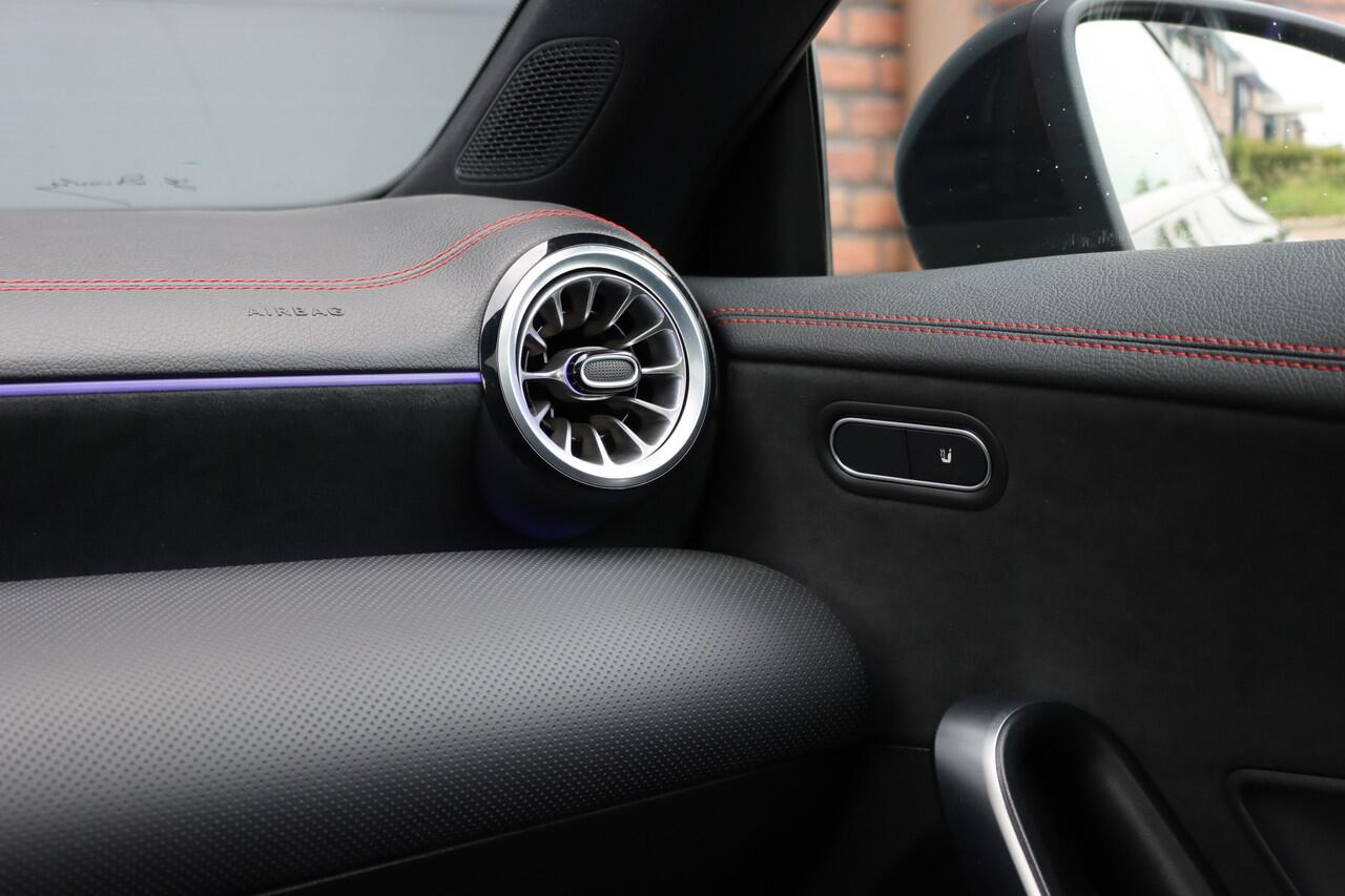 Mercedes-Benz CLA-KLASSE Shooting Brake 250 e AMG Line Aut8 | Facelift | Panoramadak | Distronic Pro | Verwarmd Stuurwiel | Widescreen | Keyless Go | Surround Camera | Multibeam LED |