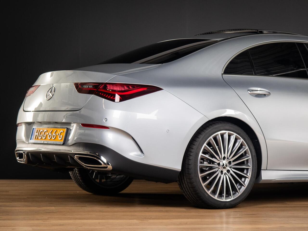 Mercedes-Benz CLA-KLASSE Coupé 180 Star Edition AMG Line Panorama dak