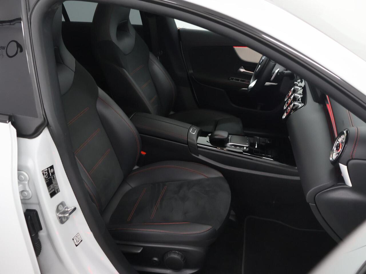 Mercedes-Benz CLA-KLASSE 250 e AMG Line | Night | Panoramadak | Headup | Multibeam | 360 graden camera |